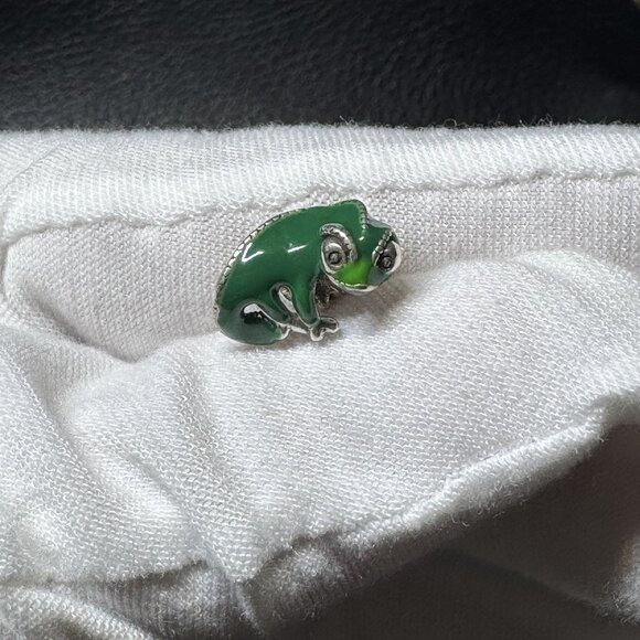 Pandora Disney Tangled Pascal Colour-changing Charm - Picture 2 of 5